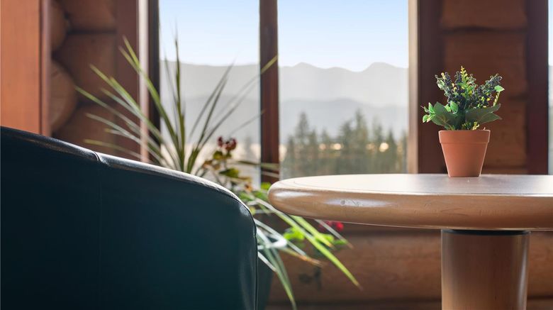 <b>Kootenay Lakeview Resort, BW Signature Lobby</b>. Images powered by <a href="https://iceportal.shijigroup.com/" title="IcePortal" target="_blank">IcePortal</a>.