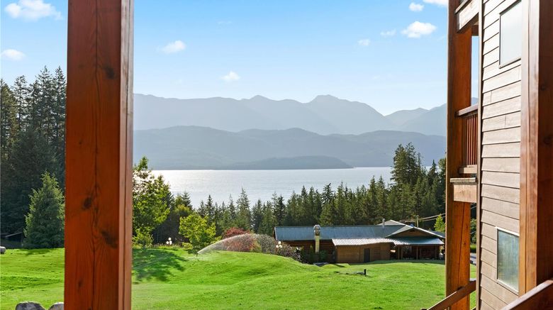 <b>Kootenay Lakeview Resort, BW Signature Exterior</b>. Images powered by <a href="https://iceportal.shijigroup.com/" title="IcePortal" target="_blank">IcePortal</a>.
