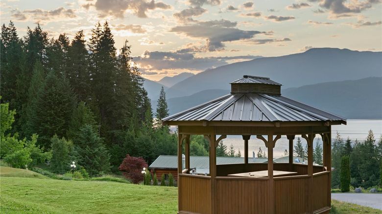 <b>Kootenay Lakeview Resort, BW Signature Exterior</b>. Images powered by <a href="https://iceportal.shijigroup.com/" title="IcePortal" target="_blank">IcePortal</a>.
