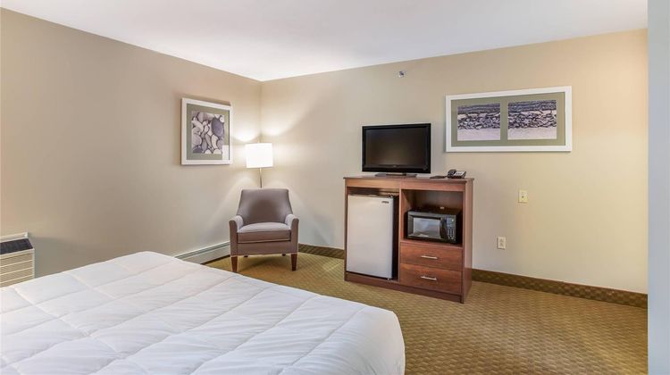 Quality Inn and Suites Gorham Riverside Room