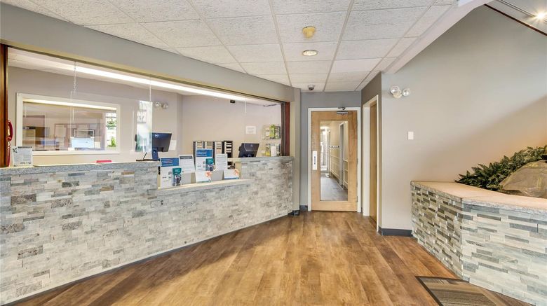 <b>Quality Inn and Suites Gorham White Mountains Lobby</b>. Images powered by <a href="https://iceportal.shijigroup.com/" title="IcePortal" target="_blank">IcePortal</a>.