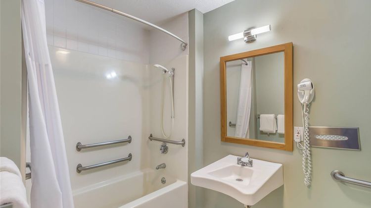 Quality Inn and Suites Gorham Riverside Suite