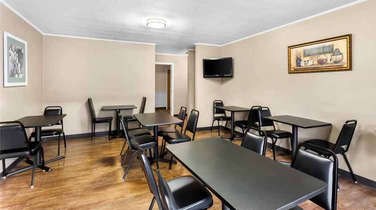 Quality Inn and Suites Gorham Riverside Restaurant