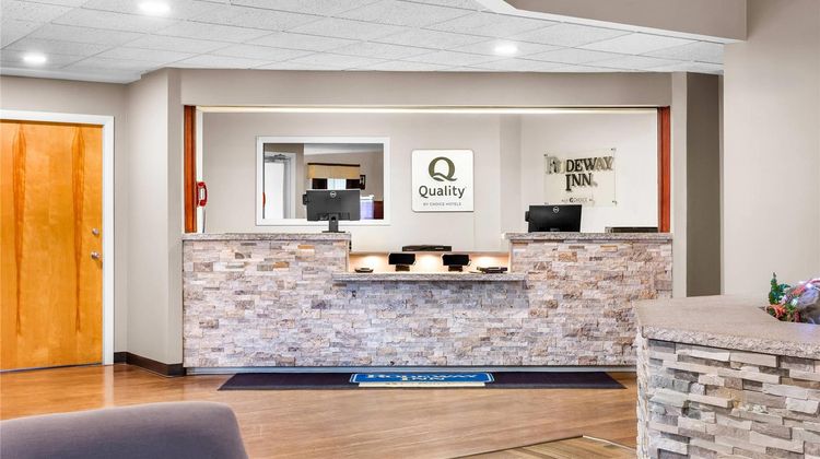 Quality Inn and Suites Gorham Riverside Lobby