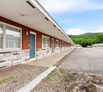 Quality Inn and Suites Gorham White Mountains Exterior