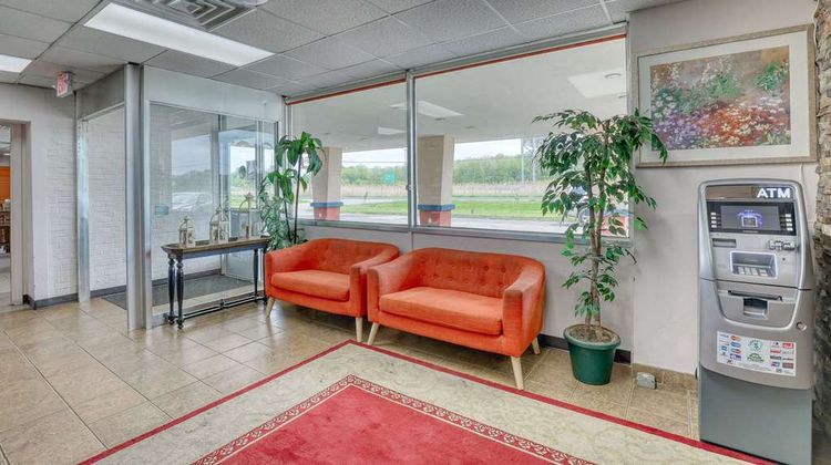 Econo Lodge Lobby
