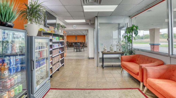 Econo Lodge Lobby