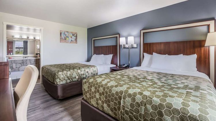 Econo Lodge Room