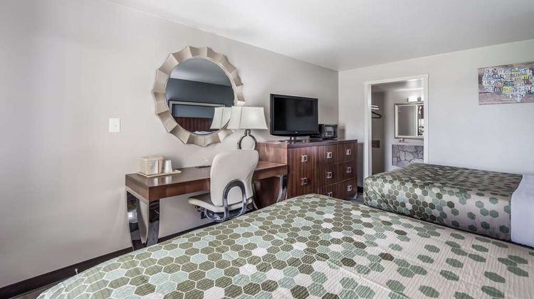 Econo Lodge Room