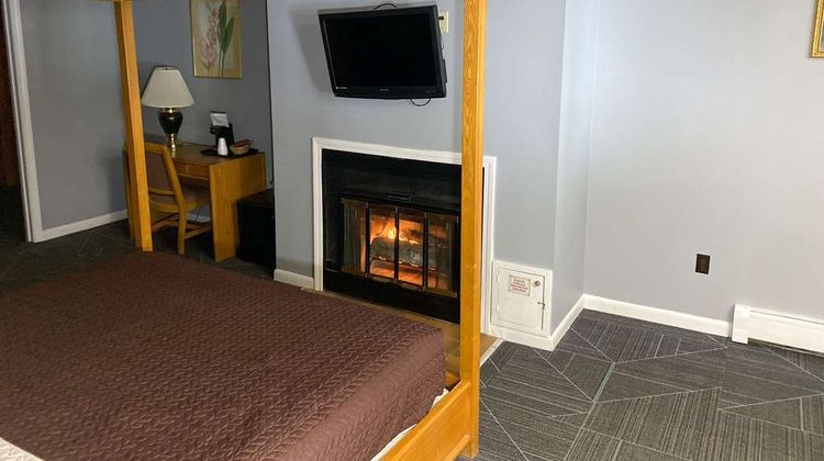 Travelodge by Wyndham Lincoln Room