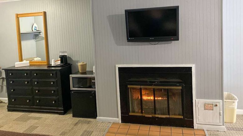 <b>Travelodge by Wyndham Lincoln Room</b>. Images powered by <a href="https://iceportal.shijigroup.com/" title="IcePortal" target="_blank">IcePortal</a>.