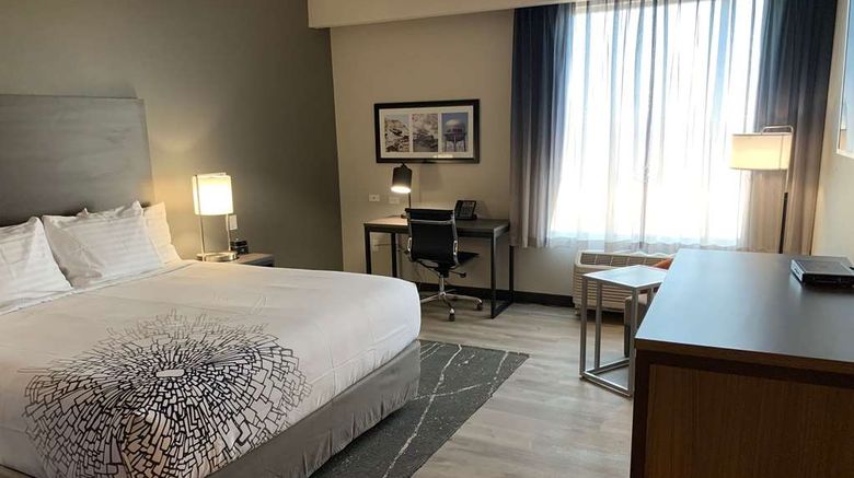 <b>La Quinta Inn & Suites by Wyndham Room</b>. Images powered by <a href="https://iceportal.shijigroup.com/" title="IcePortal" target="_blank">IcePortal</a>.