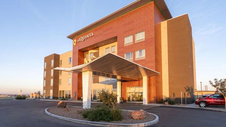 <b>La Quinta Inn & Suites by Wyndham Exterior</b>. Images powered by <a href="https://iceportal.shijigroup.com/" title="IcePortal" target="_blank">IcePortal</a>.