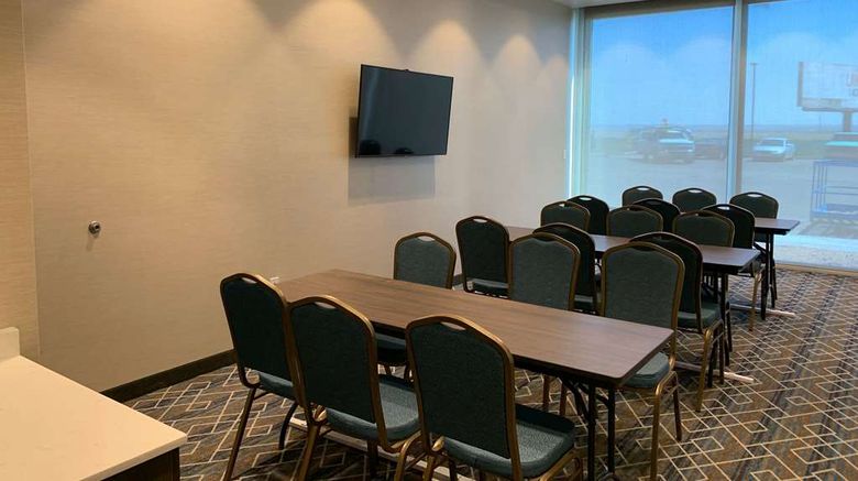 <b>La Quinta Inn & Suites by Wyndham Meeting</b>. Images powered by <a href="https://iceportal.shijigroup.com/" title="IcePortal" target="_blank">IcePortal</a>.