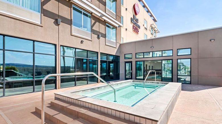 <b>Best Western Plus Settlers Point Pool</b>. Images powered by <a href="https://iceportal.shijigroup.com/" title="IcePortal" target="_blank">IcePortal</a>.