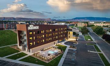 Hotel Maverick