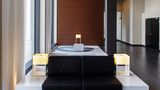 <b>Steigenberger Airport Hotel Berlin Lobby</b>. Images powered by <a href="https://iceportal.shijigroup.com/" title="IcePortal" target="_blank">IcePortal</a>.
