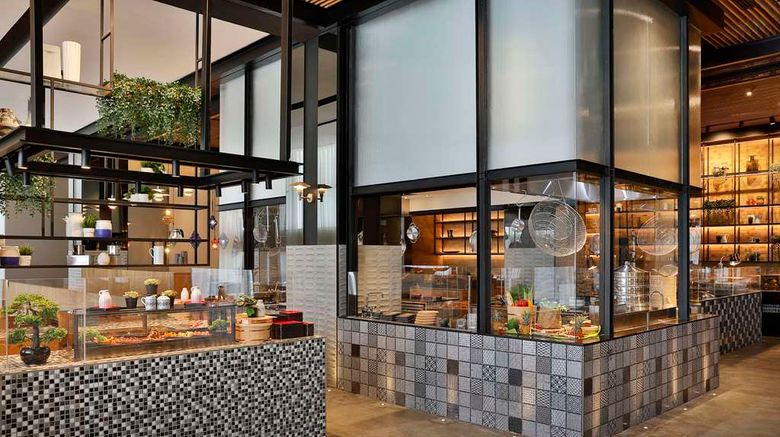<b>Hilton Abu Dhabi Yas Island Restaurant</b>. Images powered by <a href="https://iceportal.shijigroup.com/" title="IcePortal" target="_blank">IcePortal</a>.