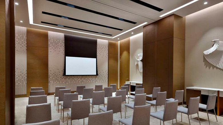 <b>Hilton Abu Dhabi Yas Island Meeting</b>. Images powered by <a href="https://iceportal.shijigroup.com/" title="IcePortal" target="_blank">IcePortal</a>.