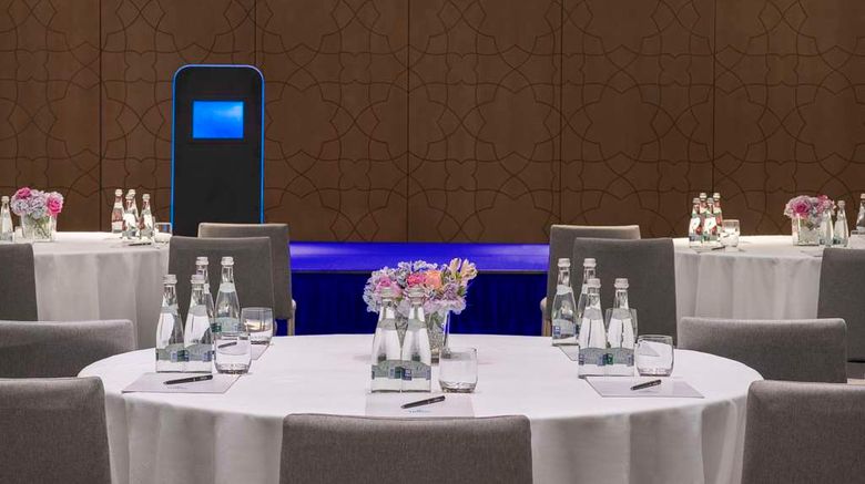 <b>Hilton Abu Dhabi Yas Island Meeting</b>. Images powered by <a href="https://iceportal.shijigroup.com/" title="IcePortal" target="_blank">IcePortal</a>.