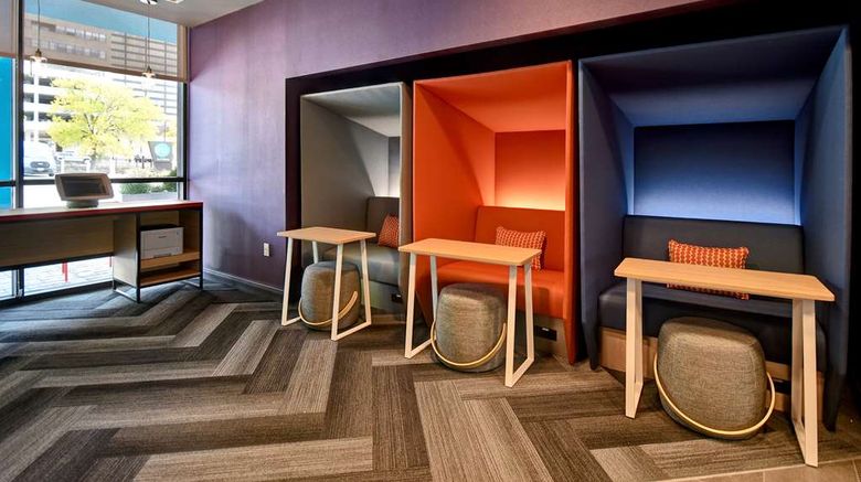 <b>Tru by Hilton Manchester Downtown Lobby</b>. Images powered by <a href="https://iceportal.shijigroup.com/" title="IcePortal" target="_blank">IcePortal</a>.