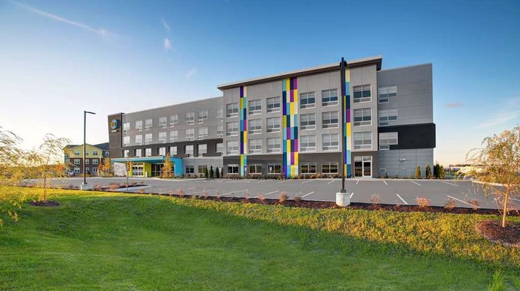 Tru by Hilton Stoughton Exterior
