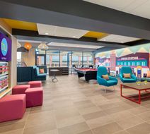 Tru by Hilton Ogden Lobby