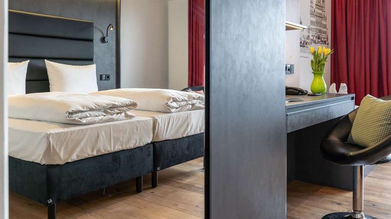 <b>Augsburg-Hotel Sonnenhof Room</b>. Images powered by <a href="https://iceportal.shijigroup.com/" title="IcePortal" target="_blank">IcePortal</a>.