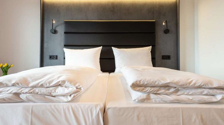 <b>Augsburg-Hotel Sonnenhof Room</b>. Images powered by <a href="https://iceportal.shijigroup.com/" title="IcePortal" target="_blank">IcePortal</a>.