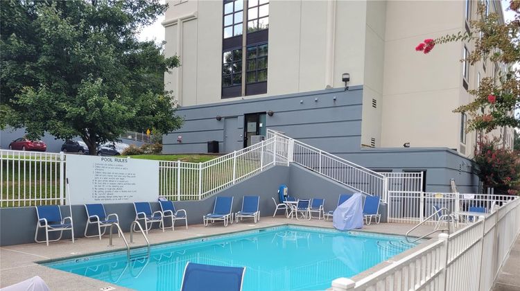 Best Western Plus Dalton Inn Pool