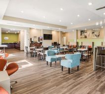 Sleep Inn & Stes Park City Wichita North Lobby