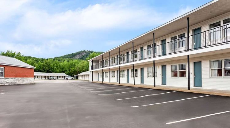 Rodeway Inn Gorham Riverside Exterior