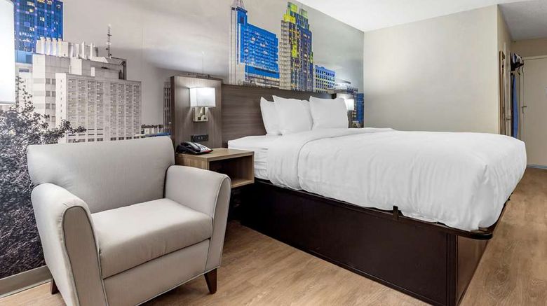 <b>Clarion Pointe Raleigh Midtown Room</b>. Images powered by <a href="https://iceportal.shijigroup.com/" title="IcePortal" target="_blank">IcePortal</a>.