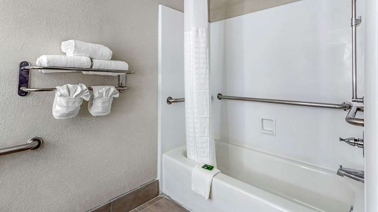 Clarion Pointe Raleigh Midtown Room