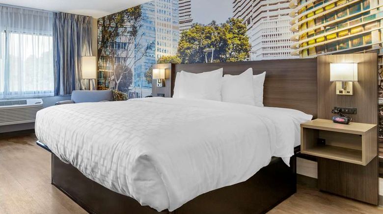 <b>Clarion Pointe Raleigh Midtown Room</b>. Images powered by <a href="https://iceportal.shijigroup.com/" title="IcePortal" target="_blank">IcePortal</a>.