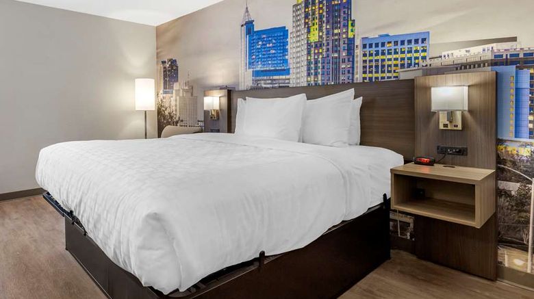 <b>Clarion Pointe Raleigh Midtown Room</b>. Images powered by <a href="https://iceportal.shijigroup.com/" title="IcePortal" target="_blank">IcePortal</a>.