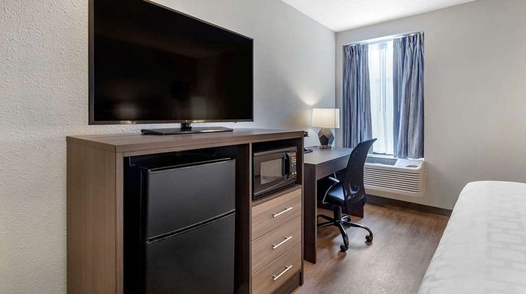 Clarion Pointe Raleigh Midtown Room