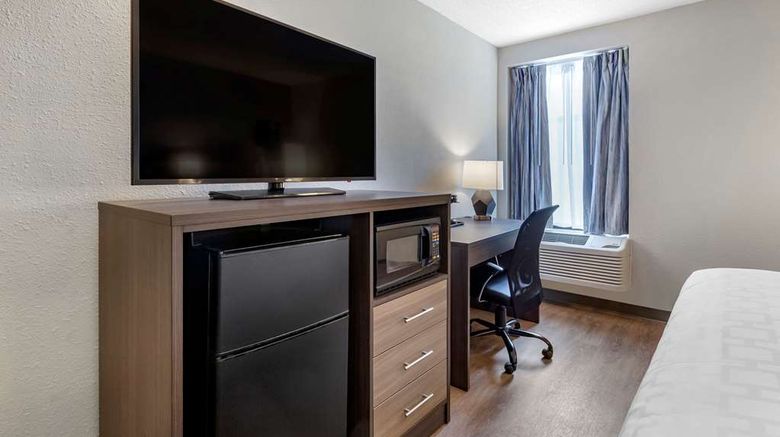 <b>Clarion Pointe Raleigh Midtown Room</b>. Images powered by <a href="https://iceportal.shijigroup.com/" title="IcePortal" target="_blank">IcePortal</a>.
