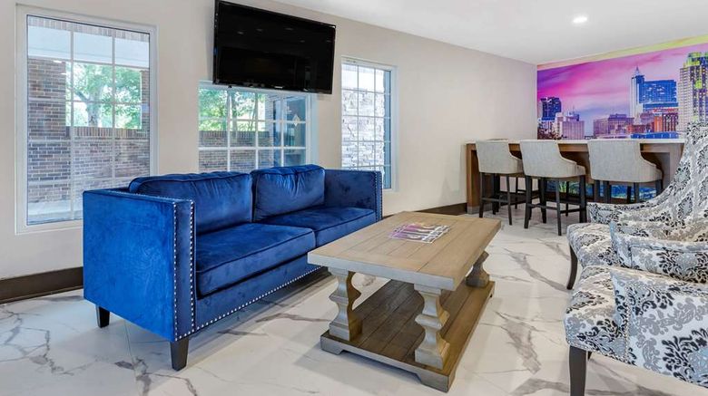 <b>Clarion Pointe Raleigh Midtown Lobby</b>. Images powered by <a href="https://iceportal.shijigroup.com/" title="IcePortal" target="_blank">IcePortal</a>.