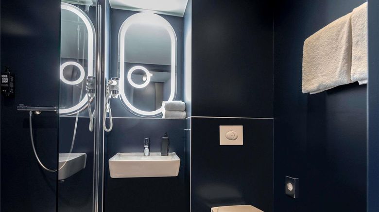 <b>Ibis Duesseldorf Airport Room</b>. Images powered by <a href="https://iceportal.shijigroup.com/" title="IcePortal" target="_blank">IcePortal</a>.