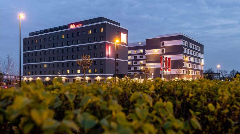 <b>Ibis Duesseldorf Airport Exterior</b>. Images powered by <a href="https://iceportal.shijigroup.com/" title="IcePortal" target="_blank">IcePortal</a>.