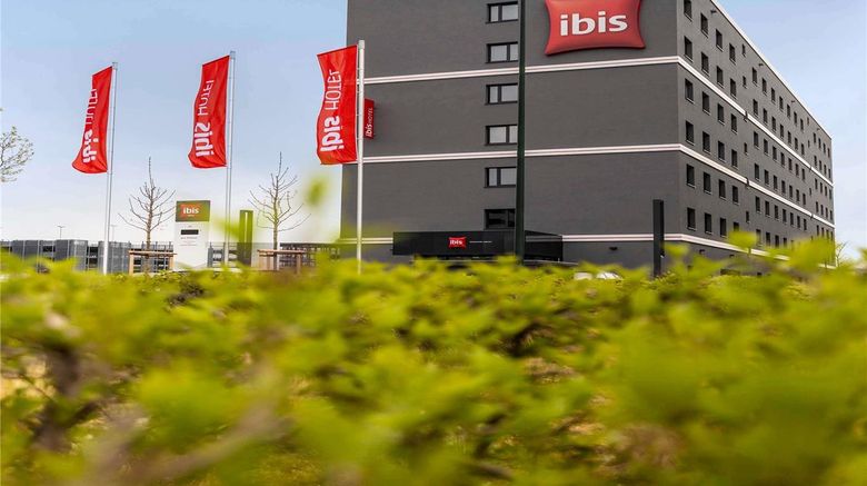 <b>Ibis Duesseldorf Airport Exterior</b>. Images powered by <a href="https://iceportal.shijigroup.com/" title="IcePortal" target="_blank">IcePortal</a>.