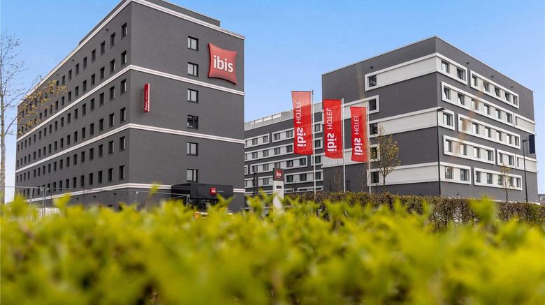 Ibis Duesseldorf Airport Exterior. Images powered by <a href="https://iceportal.shijigroup.com" target="_blank" rel="noopener">Ice Portal</a>.