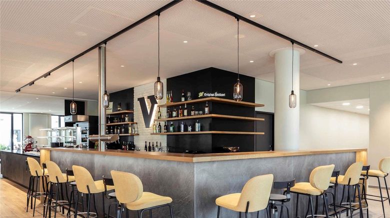 <b>Novotel Duesseldorf Airport Restaurant</b>. Images powered by <a href="https://iceportal.shijigroup.com/" title="IcePortal" target="_blank">IcePortal</a>.