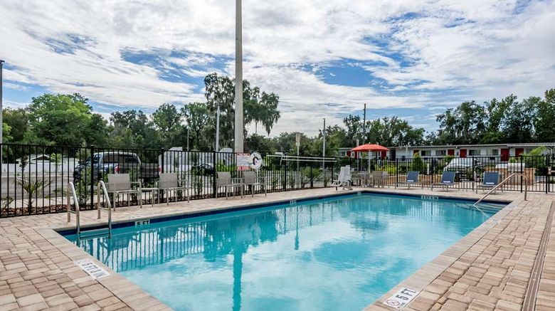<b>Comfort Stes Gainesville Near University Pool</b>. Images powered by <a href="https://iceportal.shijigroup.com/" title="IcePortal" target="_blank">IcePortal</a>.