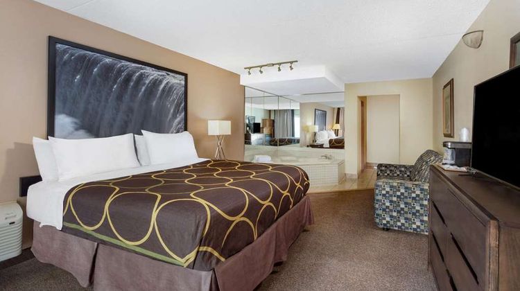 Super 8 by Wyndham Niagara Falls Room