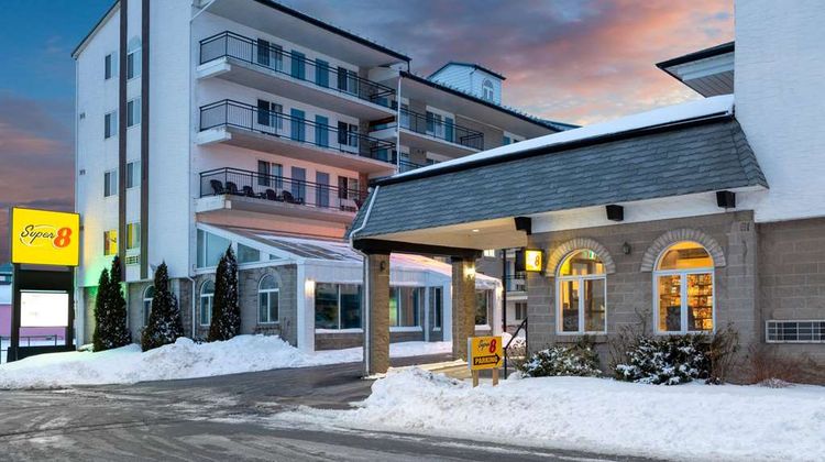 Super 8 by Wyndham Niagara Falls Exterior