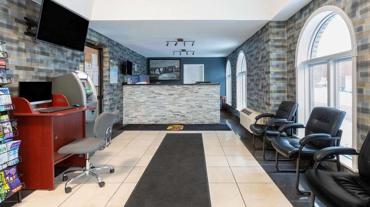 Super 8 by Wyndham Niagara Falls Lobby