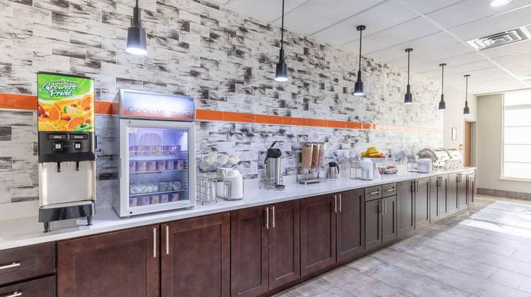 La Quinta Inn & Suites by Wyndham Frisco Restaurant