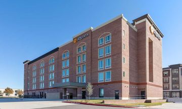 La Quinta Inn & Suites by Wyndham Frisco